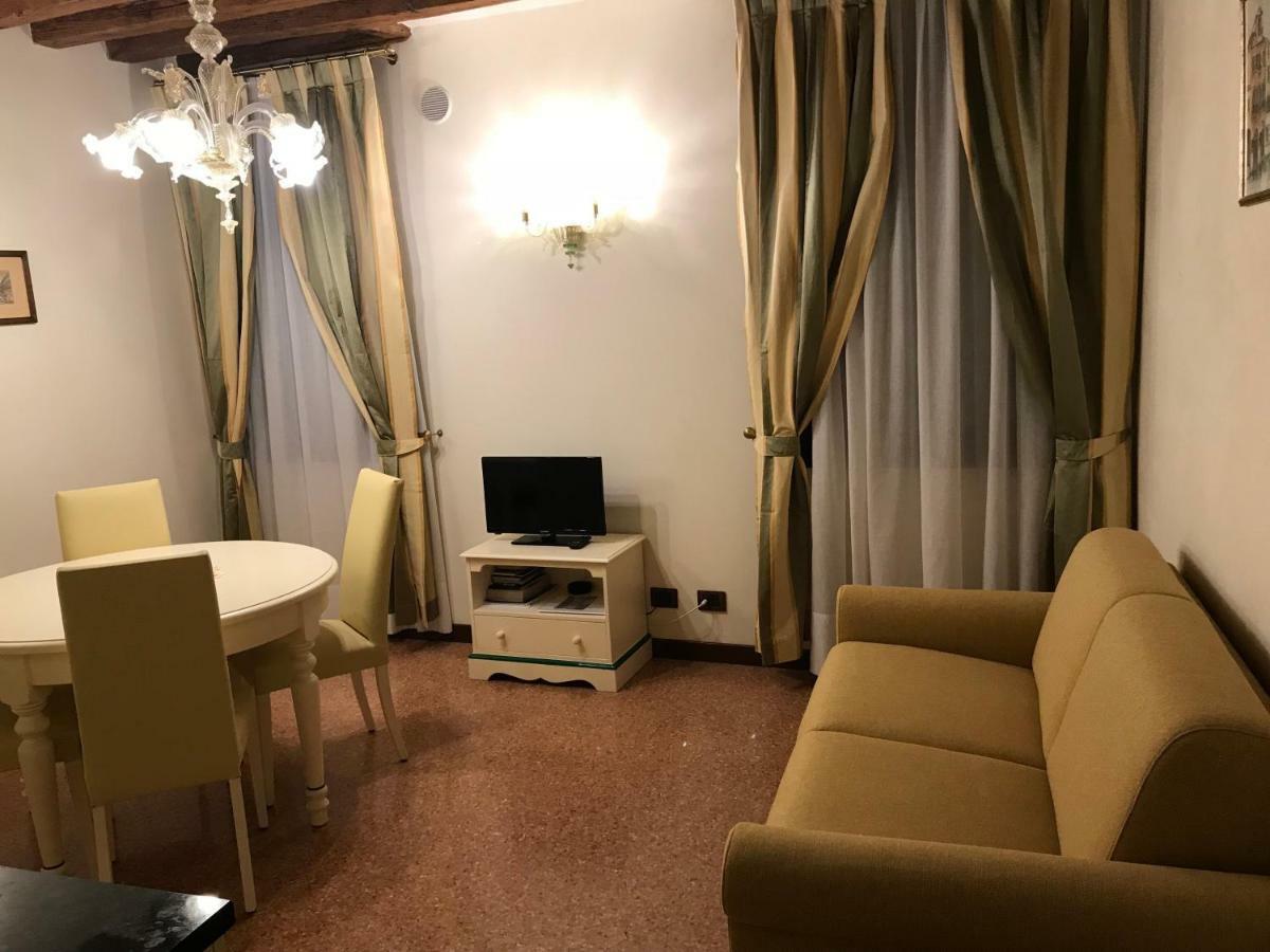 Classic Three Minutes From St Marc'S Square Appartement Venetië Buitenkant foto